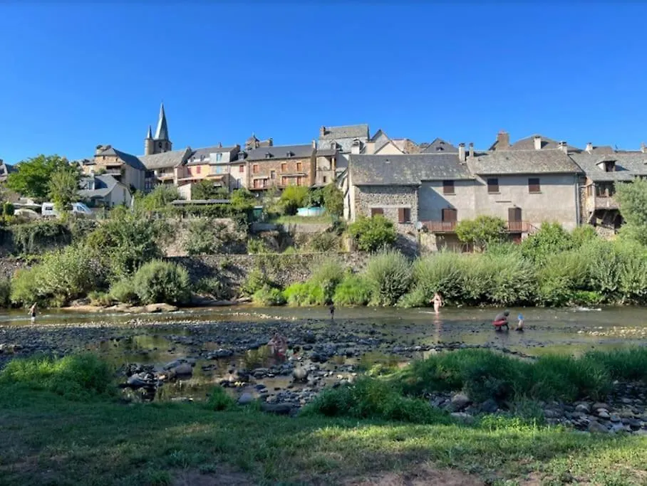Casa de Férias Maison Du Terral Saint-Côme-dʼOlt França
